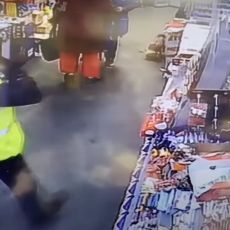 BAKA (63) ČEKIĆEM SPREČILA LOPOVA da opljačka market: Snimak sa sigurnosnih kamera ljudi gledaju po nekoliko puta! (VIDEO)
