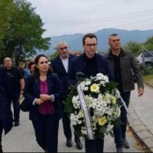 BELI VENAC ZA PALOG HEROJA! Petar Petković prisustvovao sahrani Srbina ubijenog u Banjskoj