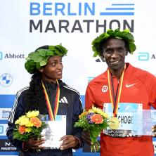 BERLINSKI MARATON: Asefa i Kipčoge odbranili titulu, Etiopljanka postavila i svetski rekord