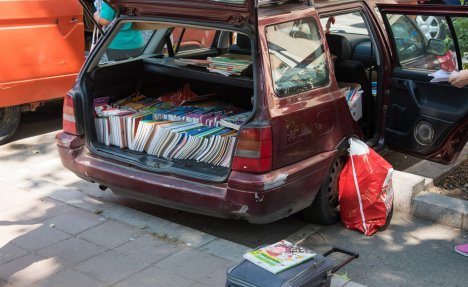 BIĆE   IH DOK IMA MUŠTERIJA: Nelegalni prodavci udžbenika ne odustaju ni nakon zaplena