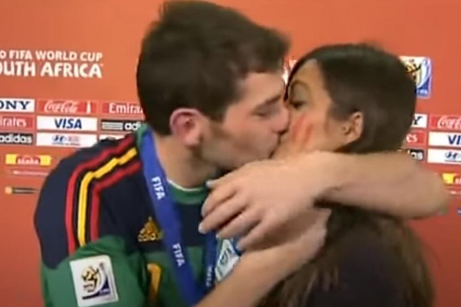 BILI SU NAJLEPŠI PAR, A SADA SU SVE ŠOKIRALI RASKIDOM: Razišao se par čiji je poljubac pred kamerama ušao u istoriju! VIDEO