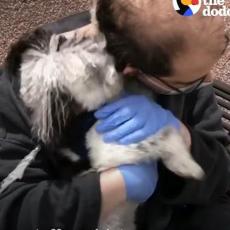 BILI SU RAZDVOJENI MESECIMA: Dirljiv susret bolesnog vlasnika i psa dovešće vas do suza (VIDEO)