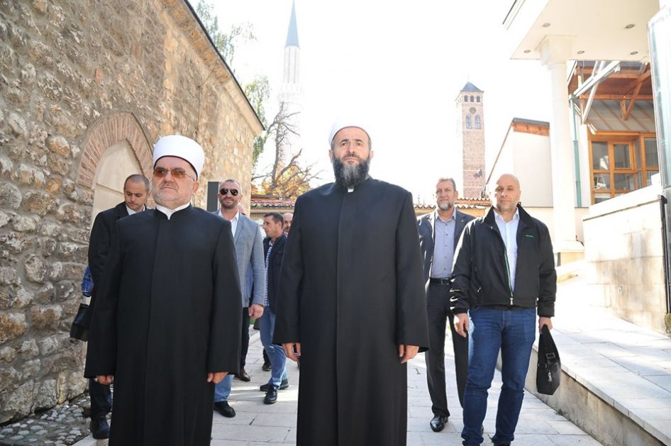BIRA SE NOVI REISU-L-ULEMA – Muftija Zukorlić stigao na Sabor Islamske zajednice u BiH