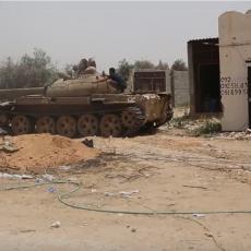 BITKA TENKOVA U AFRICI: Neverovatan sukob dve ruske pedeset petice u Libiji (VIDEO)