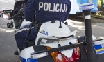 BLOKADA USRED ZAGREBA ZBOG ŠLEPERA BEOGRADSKIH TABLICA: Policija otvorila krov kamiona, pronađena droga? 

