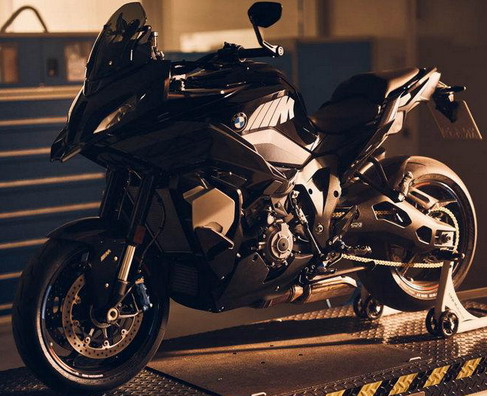 BMW Motorrad predstavio M 1000 XR prototip