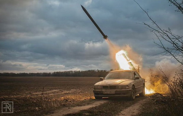 BMW Serije 7 kao lanser raketa u Ukrajini