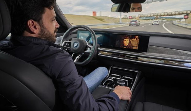 BMW-ova Serija 7 će dobiti opciju poluautonomne vožnje