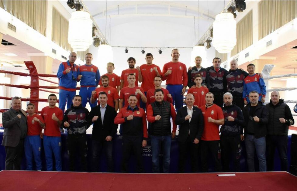 BOKS JE SPORT PATRIOTA: Ministar Vulin obišao boksere pred svetsko prvenstvo