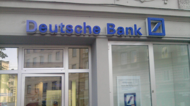 BOLESNIK SA MAJNE! Ako OVA banka propadne, SVE banke propadaju!