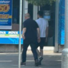 BORISLAV NOVAKOVIĆ I OPOZICIJA SE INFILTRIRALI U ZAJEČAR Probali da se kamufliraju među narod, ali su snimljeni (FOTO)