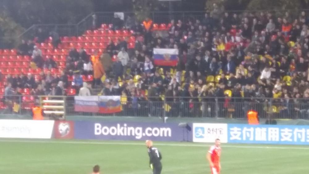 BRAĆA ZAUVEK! Ruski navijači dominiraju u Viljnusu: Kosovo je srce Srbije! (KURIR TV)