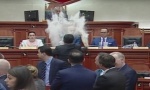 BRAŠNO U LICE ZA RAMU: Opozicija gađala albanskog premijera na sednici parlamenta (VIDEO)