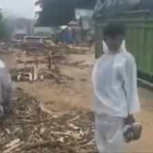 BROJE SE ŽRTVE U INDONEZIJI! Stravične poplave odnele više desetina ŽIVOTA - Jezivi snimak poplavljene provincije (VIDEO)