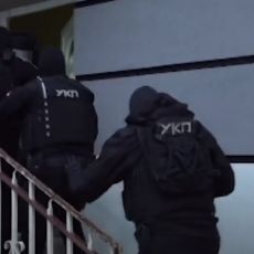 BRUTALNA AKCIJA SRPSKE POLICIJE! Upali im u kuće, uhapsili ih u boksericama - pretreseno 11 lokacija (VIDEO)