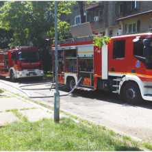 BUKNUO POŽAR U BEOGRADSKOM VRTIĆU: Jedna osoba hospitalizovana, vatrogasci se bore s vatrom