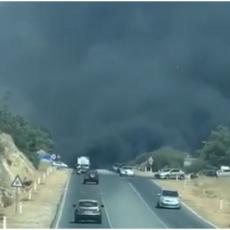 BUKNUO POŽAR U BLIZINI GRADSKE BOLNICE: Crni dim prekrio nebo nad Nikozijom! (VIDEO)
