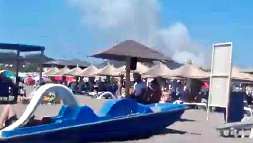 BUKTI STRAVIČAN POŽAR U ULCINJU: Ugrožene kuće, ljudi s plaže snimaju vatrenu stihiju! (VIDEO)