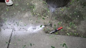 Bačena baklja u dvorište Crne kuće u Novom Sadu uoči nastupa dreg kraljica