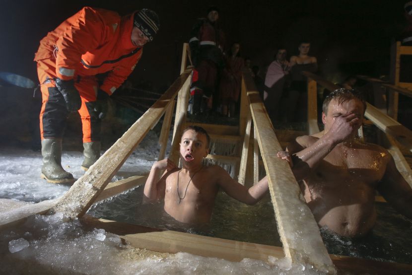 Baćuške ko baćuške: Na Bogojavljanje očekuju najmanje 1,5 miliona Rusa na kupanju!