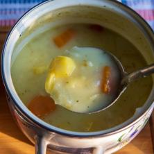 Bakin recept za KROMPIR ČORBU s piletinom - Jelo na kašiku koje greje dušu, a pravi se od samo 5 sastojaka
