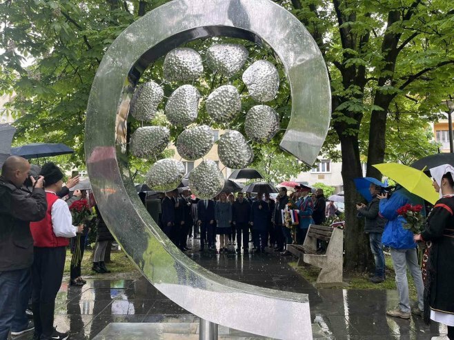 Banjaluka obeležava Dan grada, položeni venci na spomenik 12 beba