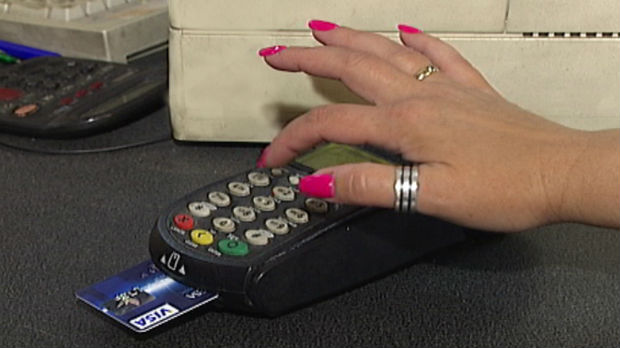 Banke zatečene predlogom NBS da besplatno izdaju domaće platne kartice