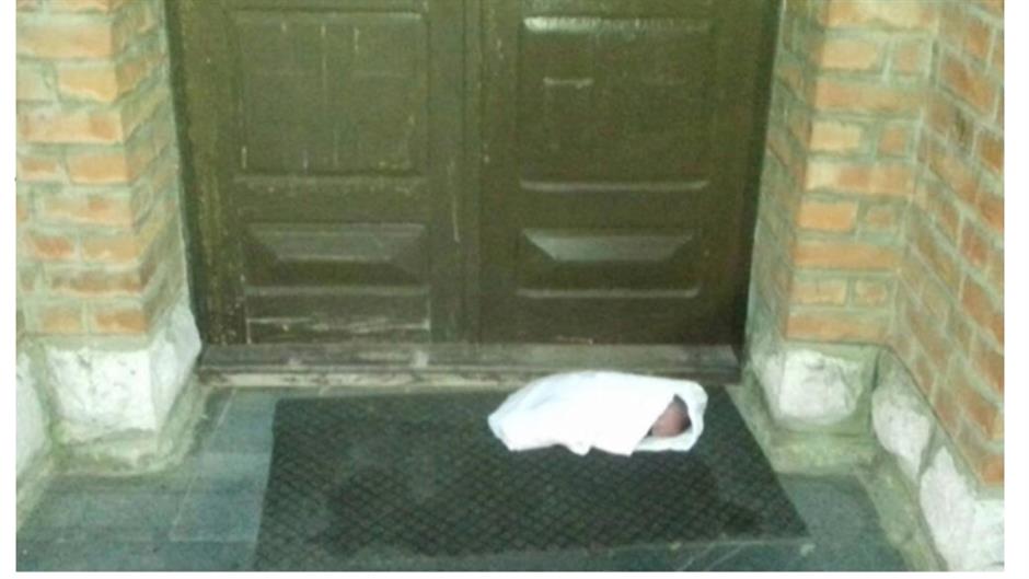 Beba ostavljena na pragu crkve u Čajetini