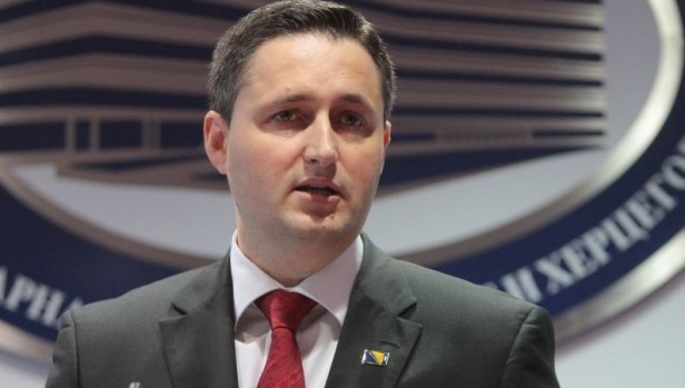 Bećirović: Gospodine Vučiću, prestanite se ponašati kao premijer “velike Srbije”