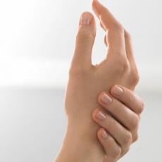 Bele tačkice na noktima nisu uvek dobroćudne: Evo kako vam nokti mogu otkriti ozbiljne bolesti