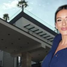Beli mermer na sve strane i ogroman bazen u kući: Zavirite u luksuzan dom Ane Sević - ima obezbeđenje 24 časa, a visokom kapijom je obezbedila sebi privatnost