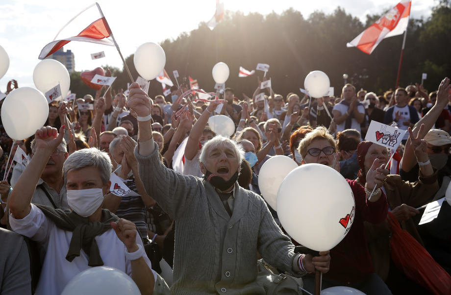 Hiljade radnika na ulicama traži ostavku Lukašenka, on poručuje da će otići tek posle promene ustava