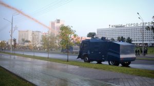 Beloruska policija vodenim topovima rasterala demonstrante u Minsku