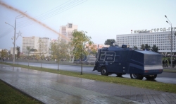Beloruska policija vodenim topovima rasterala demonstrante u Minsku