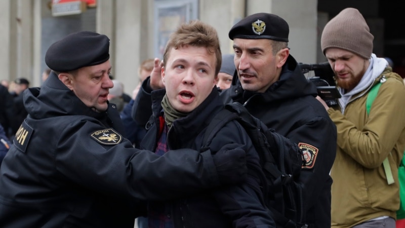 Beloruski novinar uhapšen nakon što je avion kojim je putovao preusmeren u Minsk 