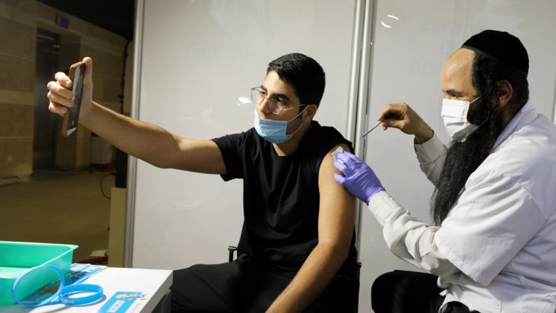 Benet: Izrael će davati buster doze vakcina starijima od 60 godina