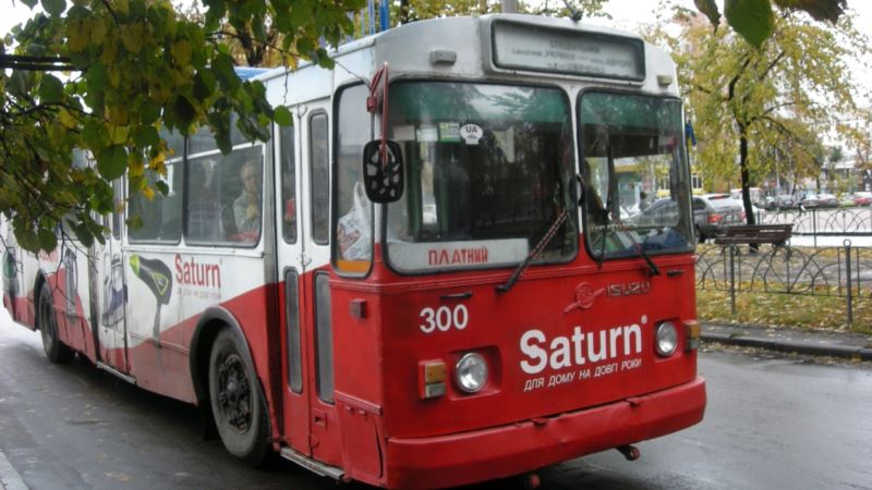 Beograd: Građani predali predsedniku opštine Zvezdara peticiju za vraćanje trolejbusa 28