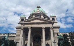 
					Beograd: Nastavljena sednica, poslanici postavljaju pitanja 
					
									