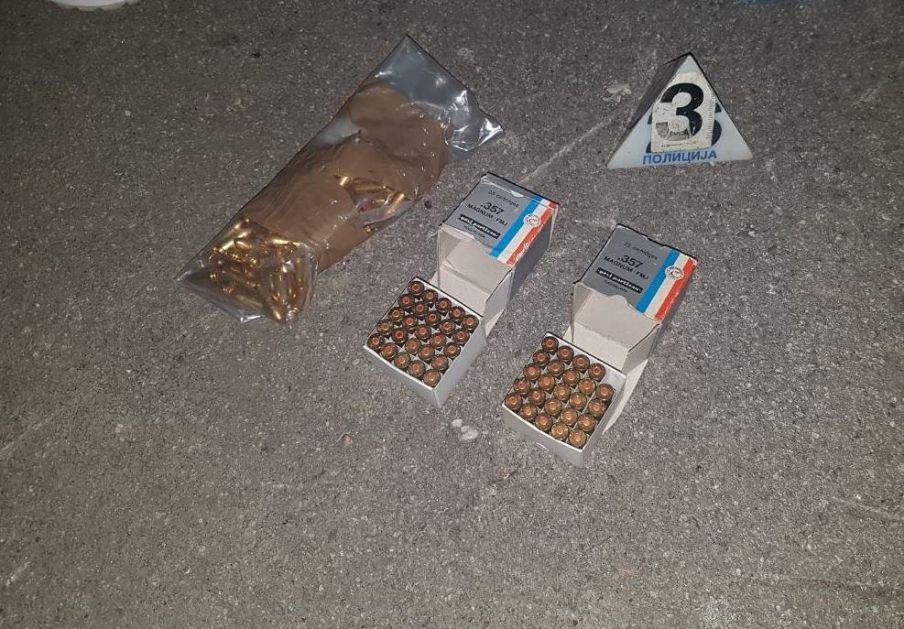 Beograđanin u opel korsi sakrio 2,7 kilograma marihuane i dva pištolja