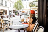 Beograđanka naručila kafu u centru Pariza pa ostala u čudu: Je l na čelu piše da smo Srbi?
