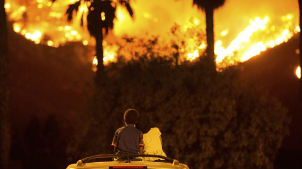 Besne požari kod Los Anđelesa, okolina kao ratna zona