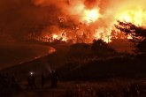 Besni požar u Grčkoj: 180 vatrogasaca ga gasi, evakuisani ljudi VIDEO/FOTO
