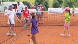 Besplatna otvorena škola tenisa za decu održana na Zlatiboru