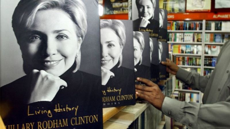 Bez Hilari Klinton u udžbeniku na albanskom