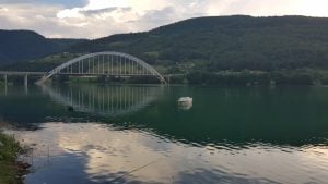 „Bez pravnog osnova i procedura“: Zbog čega je zatvoren objekat Crvenog krsta na jezeru Gazivode?