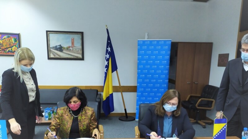 BiH: Potpisan Memorandum s UNICEF-om za nabavku i transport cjepiva                        
 
