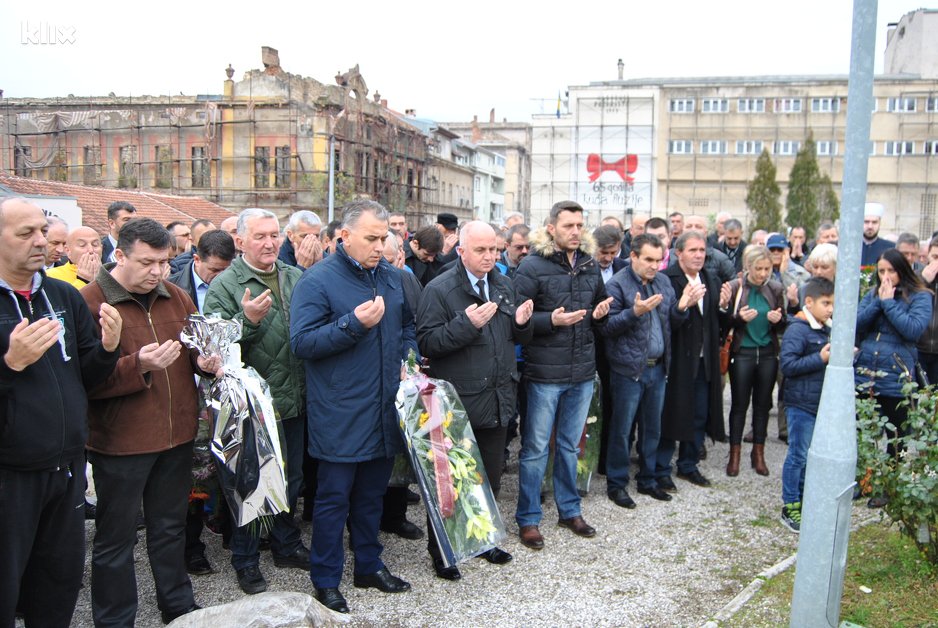 BiH iznad politike: Na Dan državnosti u Mostaru položeno cvijeće na Šehitlucima