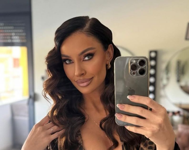 Biblioteka, garderober, a dvorište je pravi mali raj:  Devojački stan Kaće Živković u Zemunu ima 70 kvadrata (FOTO)