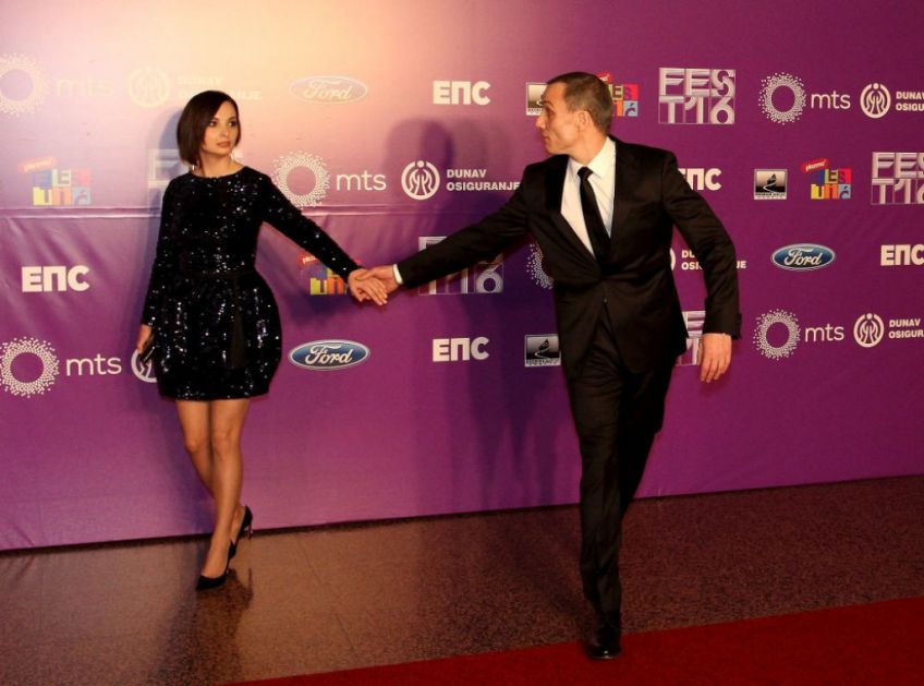 Bila uz njega u dobru i zlu, a on sa drugom dobio sina: Gde je danas bivša žena Miloša Timotijevića?