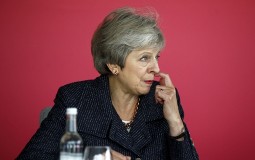 
					Bivši britanski ministar poziva na pobunu protiv plana premijerke Mej za Bregzit 
					
									